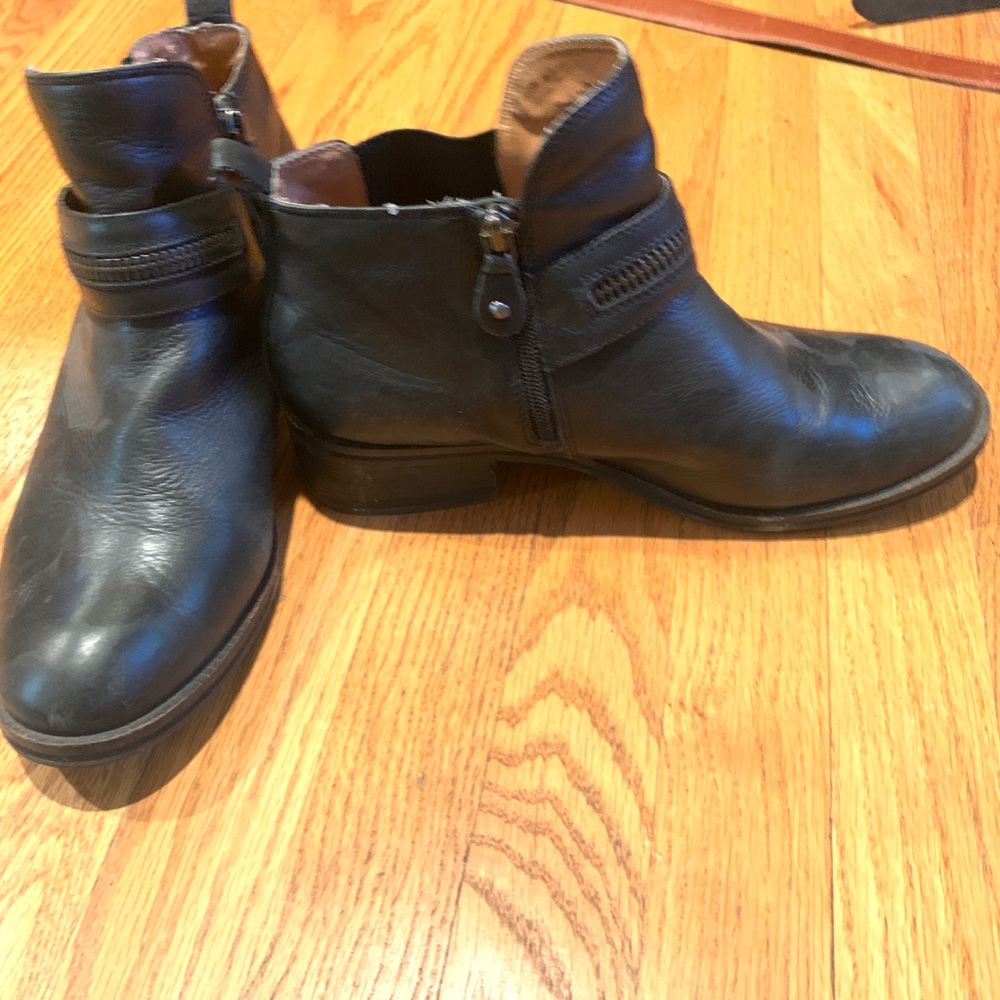 black-leather-ankle-bootie-gem